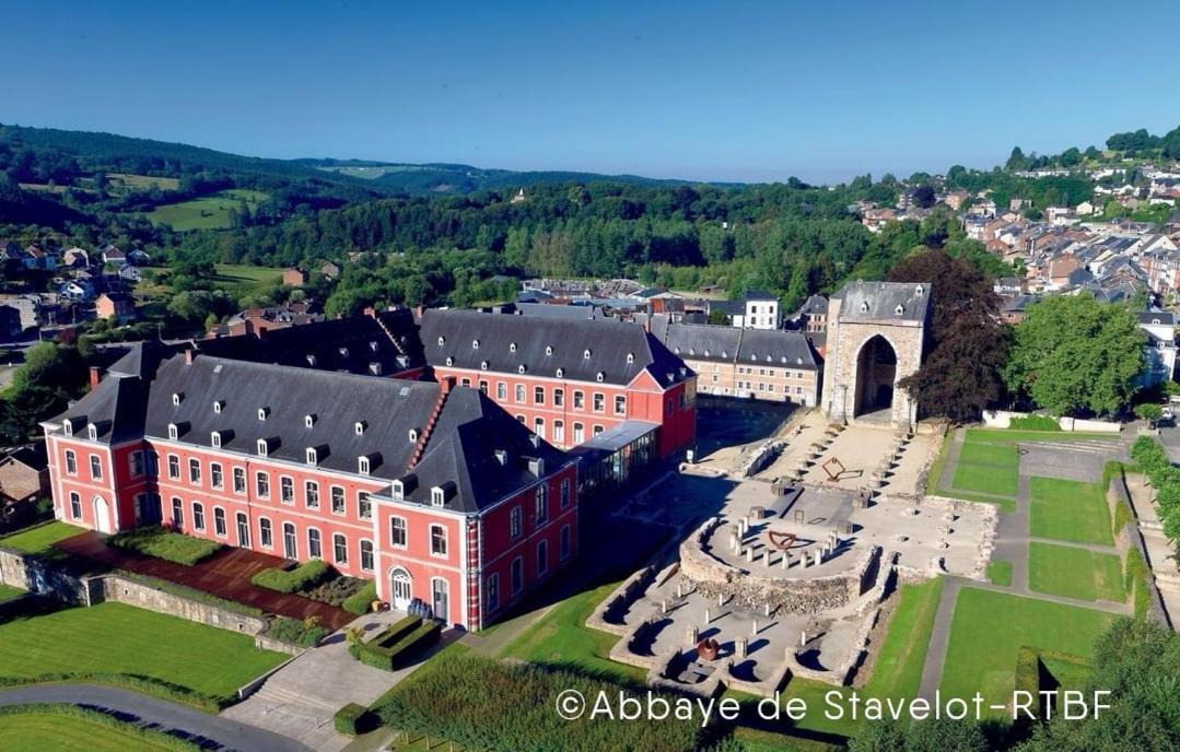 La Pierre Du Diable Bed and Breakfast Stavelot Buitenkant foto